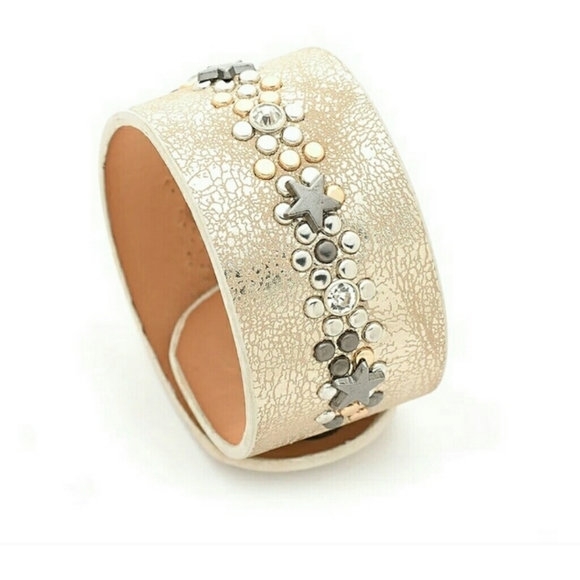🎀Geniun Leather Star Rivet Cuff - Picture 4 of 5